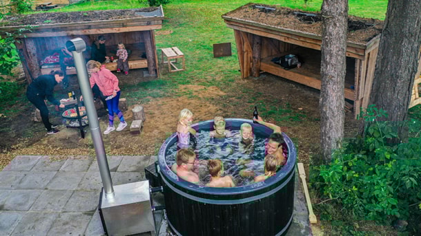 Familiehulen - Shelter & wilderness bath under the sky