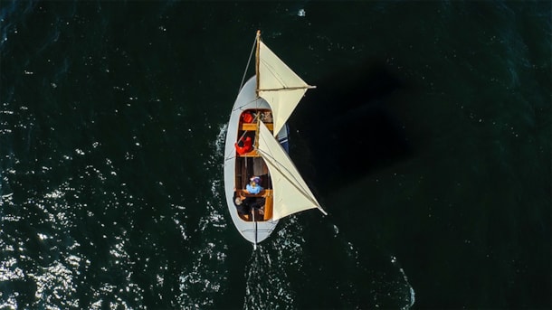 Dingy Sailing, Full sail ahead from Strynø